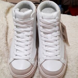 No Boundaries Sneakers